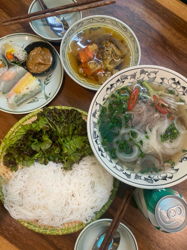  [신촌 맛집] 옛날 쌀국수 : 베트남을 여행 온 느낌 (소고기 쌀국수/ 분짜/ 스프링롤)