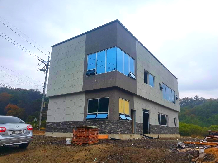  목조주택과 H빔 철골조 주택의 비용과 시공 요소 분석