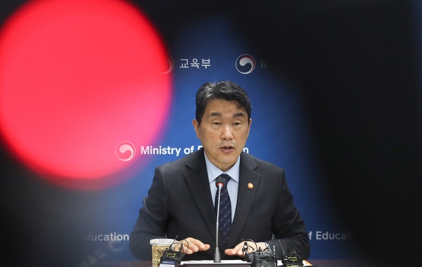 <b>교육부</b>, <b>의대생</b>단체에 공개 대화 제안…이주호 "열린 마음으로... 