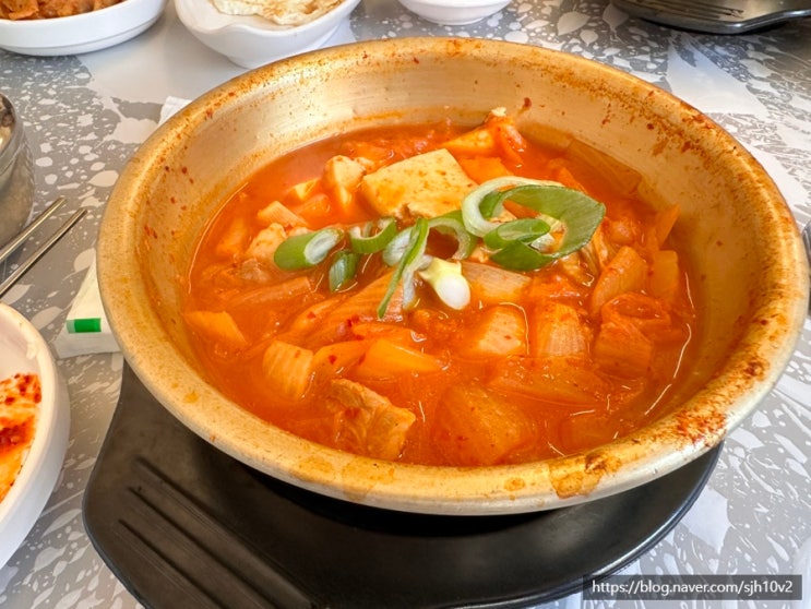  공덕역 근처 점심 왕목살 김치찌개 맛집 | 셀프 계란후라이 막심 내돈내산