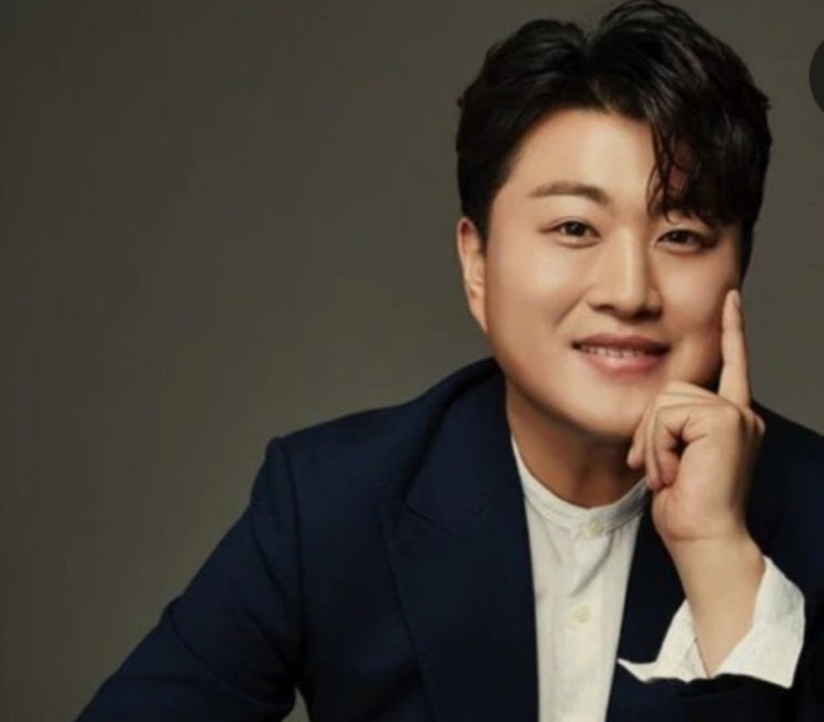 <b>김호중</b>, 음주 뺑소니 혐의로 비공개 경찰 <b>출석</b> 사과