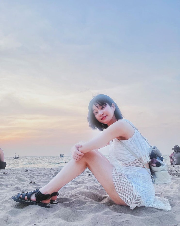 "34세 맞아?" 이유비, 역시 극세사 몸매...소녀소녀한 청순 화보 공개 "34세 맞아?" 이유비, 역시 극세사 몸매...소녀소녀한 청순 화보 공개