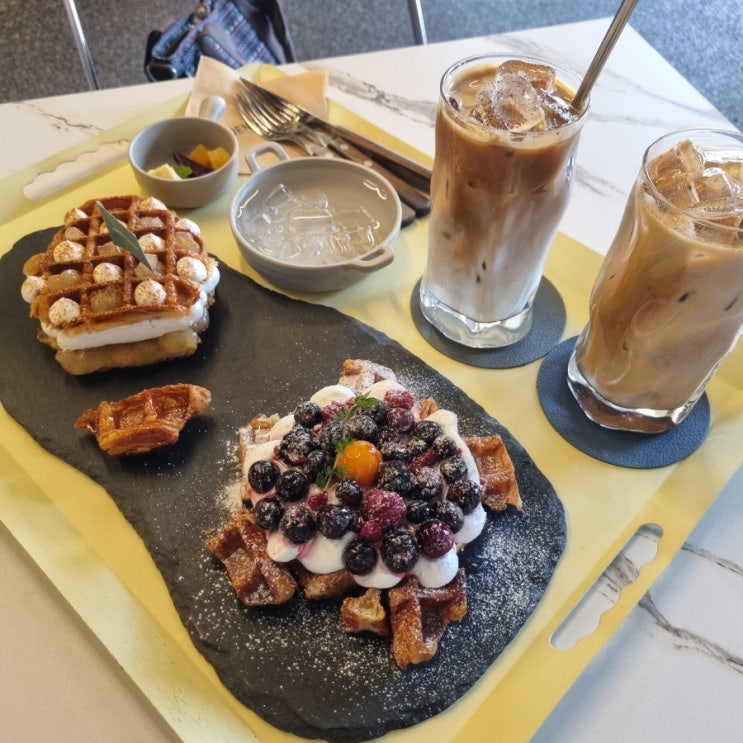  [성남 모란 카페] 모란역 근처 크로플이 맛있는 애견동반카페 '히든오아시스'