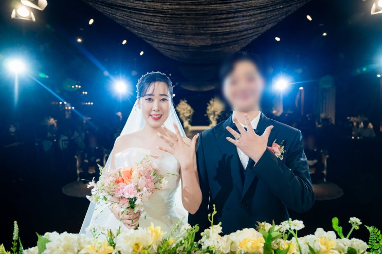 어두운 홀 본식 스냅 추천 그라피모먼, 더에스비웨딩컨벤션 솔직 촬영 후기 어두운 홀 본식 스냅 추천 그라피모먼, 더에스비웨딩컨벤션 솔직 촬영 후기