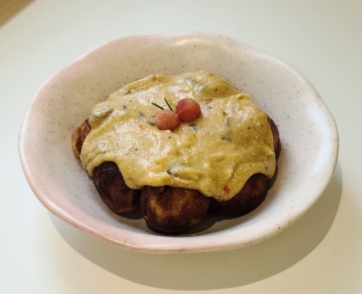  따뜻한 광안리 겨울여행 코타츠 카페랑 타코야끼 줄서서먹는 디저트 맛집