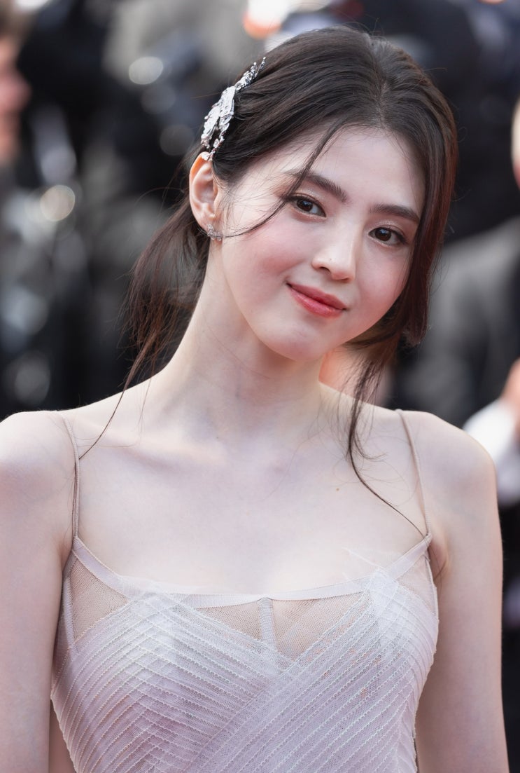  한소희 다이아 보다 빛난 미모...칸 시선 집중