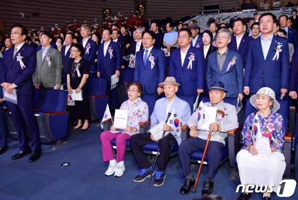 日전범기업 96세 양금덕 할머니·104세 <b>이춘식</b> 할아버지 배상... 
