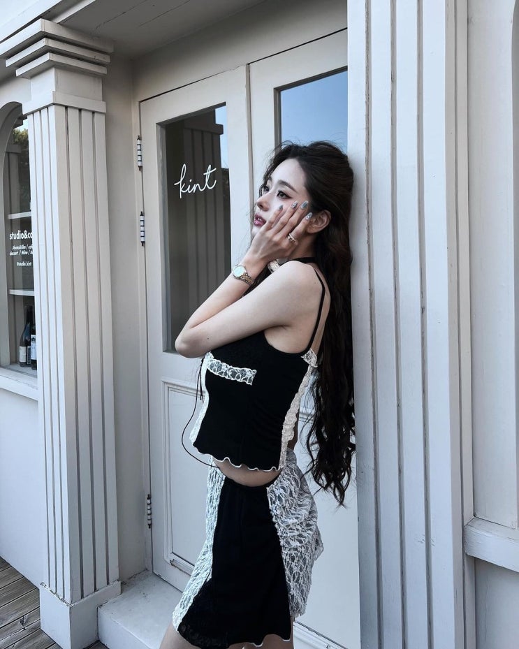  유튜버 프리지아, 바비 인형 미모에 이너웨어 스타일...슬렌더 몸매의 정석