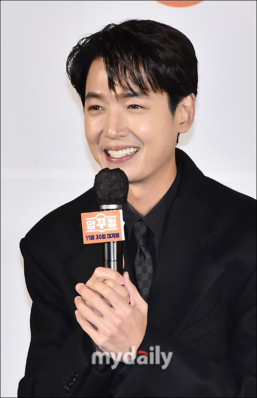 <b>정경호</b>, '리틀 포레스트' 임순례 <b>감독</b> 만난다…MBC '노무사... 