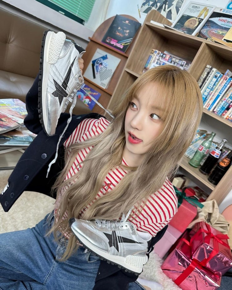  우기가 신은 발볼 넓은 발 편한 명품 여자 스니커즈로 여성들에게 사랑받는 브랜드 골든구스 마라톤 운동화 가격은 ?