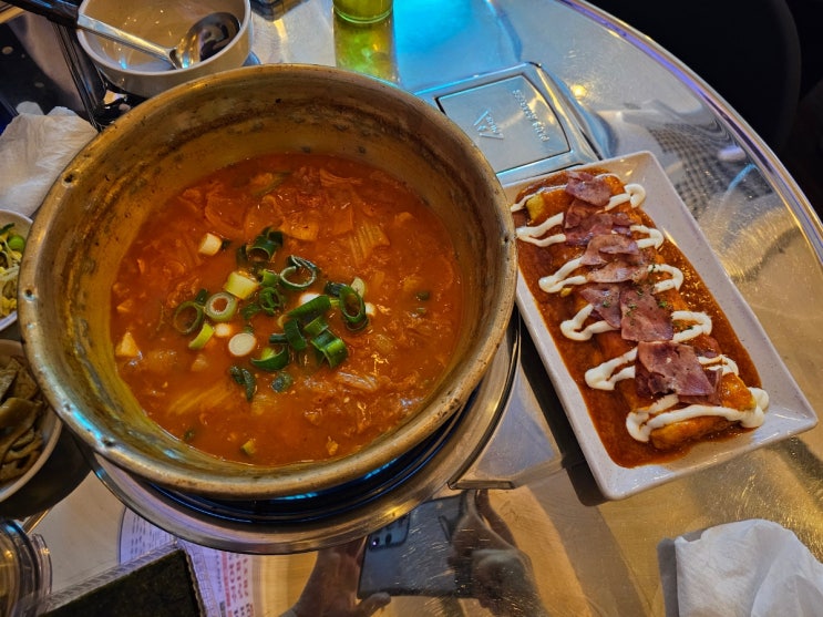  샤로수길 맛집 대봉짜글이 : 사리 추가에 밥까지 돼지롭게 먹은 곳
