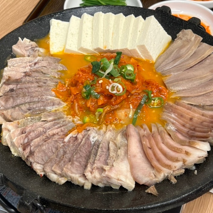  신중동순대국 고향촌 전통순대국 두부삼합 안주 맛집 혼밥도 좋은 곳