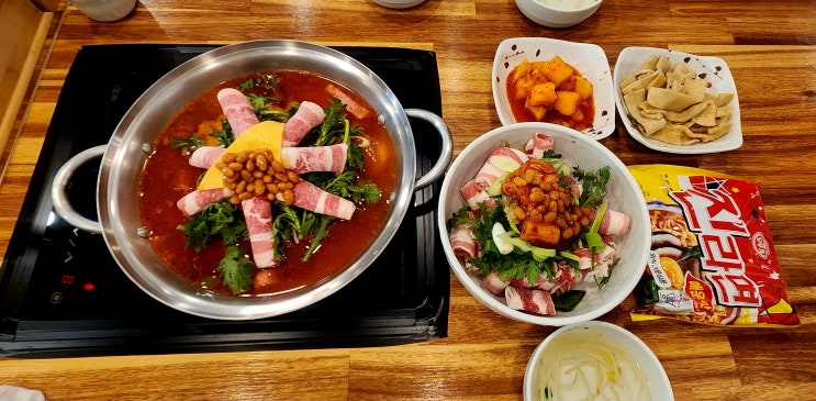  김해 연지공원 맛집 삼대부대찌개