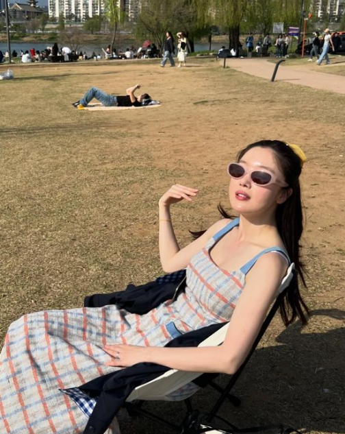  한선화의 데일리 여름 아이템으로 여자 연예인들도 찾는 선글라스 브랜드 퍼블릭비컨 정보와 가격은 ?