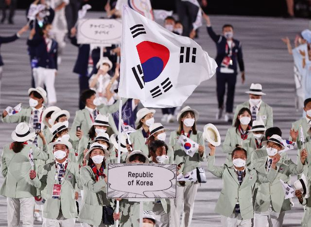 <b>유인촌 장관</b> 장미란, 대한민국 <b>올림픽</b> 선수단 격려