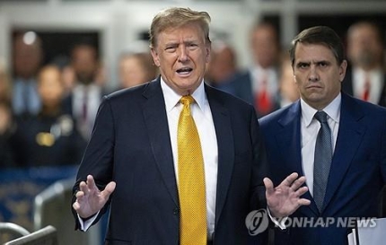 <b>트럼프</b> '입막음돈' <b>형사재판</b>, '<b>트럼프</b>증언' 없이 변론종료