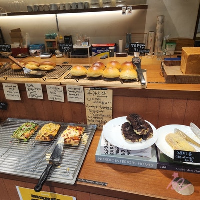  내돈내산 [은평 맛집] 노블티 - 북한산 뷰 은평 한옥마을 카페