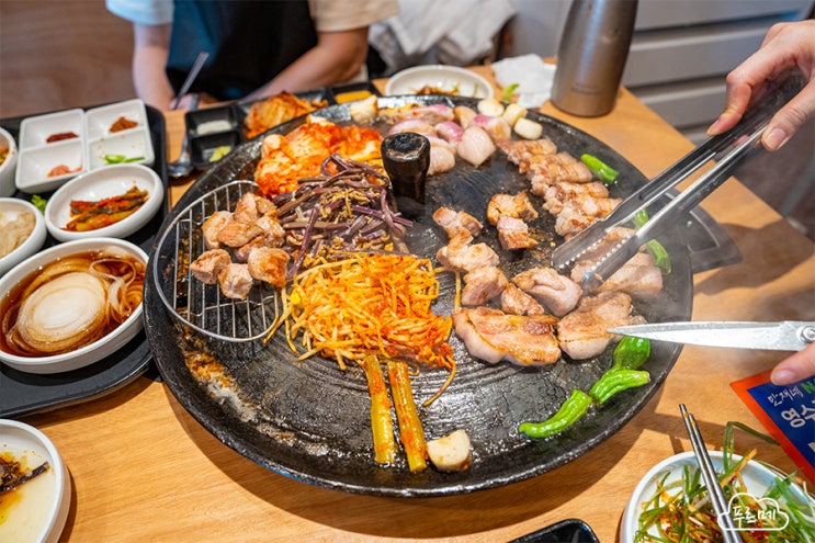  창원 진해 용원 맛집 만재네 솥뚜껑에 직접 구워 주는 신상 고깃집