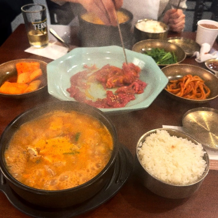  퇴근 후 행복했던 순간 잠실 청와옥 석촌호수 직영점 순대국 육회 쏘맥 강추 기록용으로 냄기는 포스팅.
