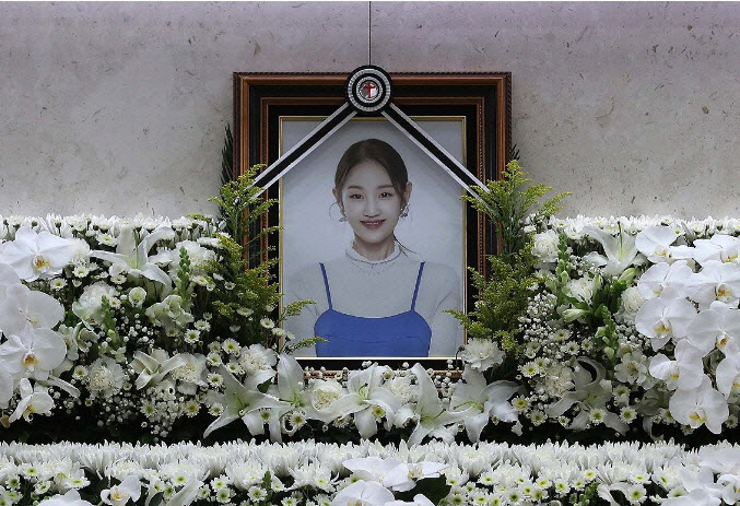 가수 故 <b>박보람</b> 사망원인 나와…국과수 "<b>급성알코올중독</b>"