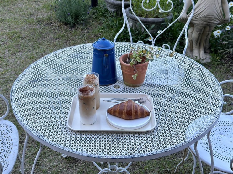  [제주 카페] 맛있는 음료와 디저트가 다양한 제주 조천 대형 카페 : 여누카페
