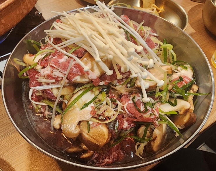  동남집 논현영동시장점 - 24시간 운영되는 강남 곰탕집에서 옛날불고기 & 얼큰해장전골?