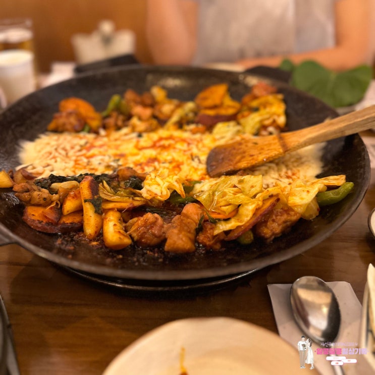  학동역 점심 맛집 '류몽민 학동역점'