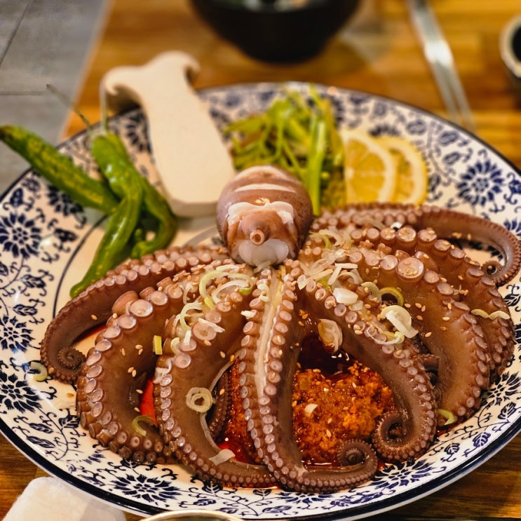  부산 부전동/서면 : 서면 문어숙회, 서면 해산물, 여름철 원기회복 음식, 통설레임 서면본점(문어구이, 알탕)