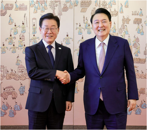 <b>이재명</b> "<b>연금개혁</b> 관련, 尹과 영수회담 가질 용의 있어"