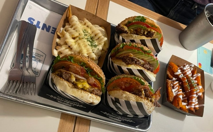  한남동/이태원, 애견 동반 가능한 수제 햄버거 맛집 다운타우너버거(메뉴추천)
