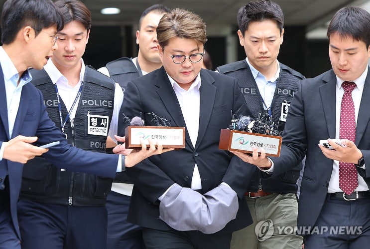 소속사 <b>대표</b>(<b>이광득</b>), 본부장도. 증거 인멸 우려 ※조남관 전관... 