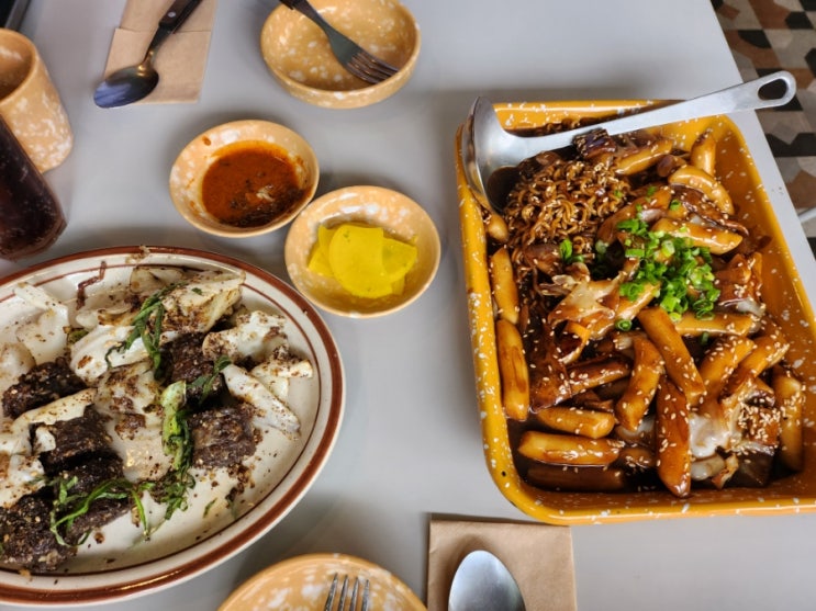  한남동 분식 맛집 | 성시경의 먹을텐데에 나온 바바라스키친 (짜장 떡볶이, 순대볶음)