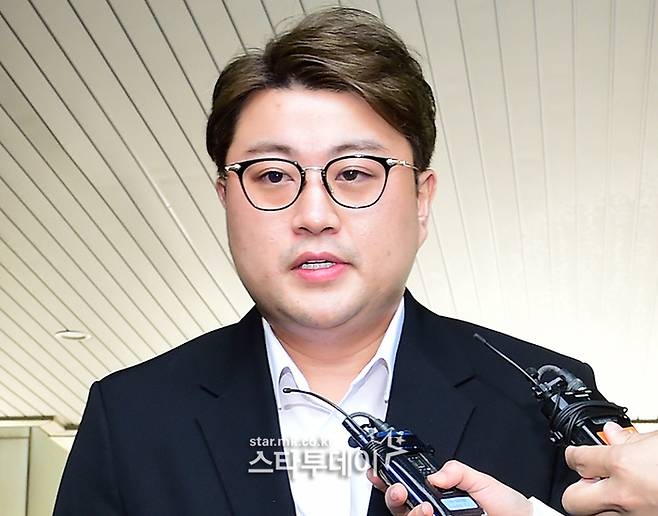 가수 <b>김호중</b>, '음주 <b>뺑소니</b>' 사고 보름 만에 구속... 법원 "증거... 