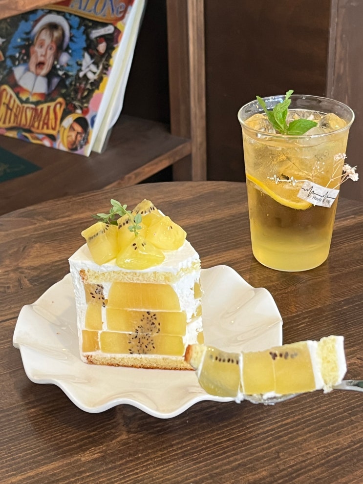  강동구청카페 케이크 맛있는 천호 디저트카페 헤르츠로그 Hertz Log