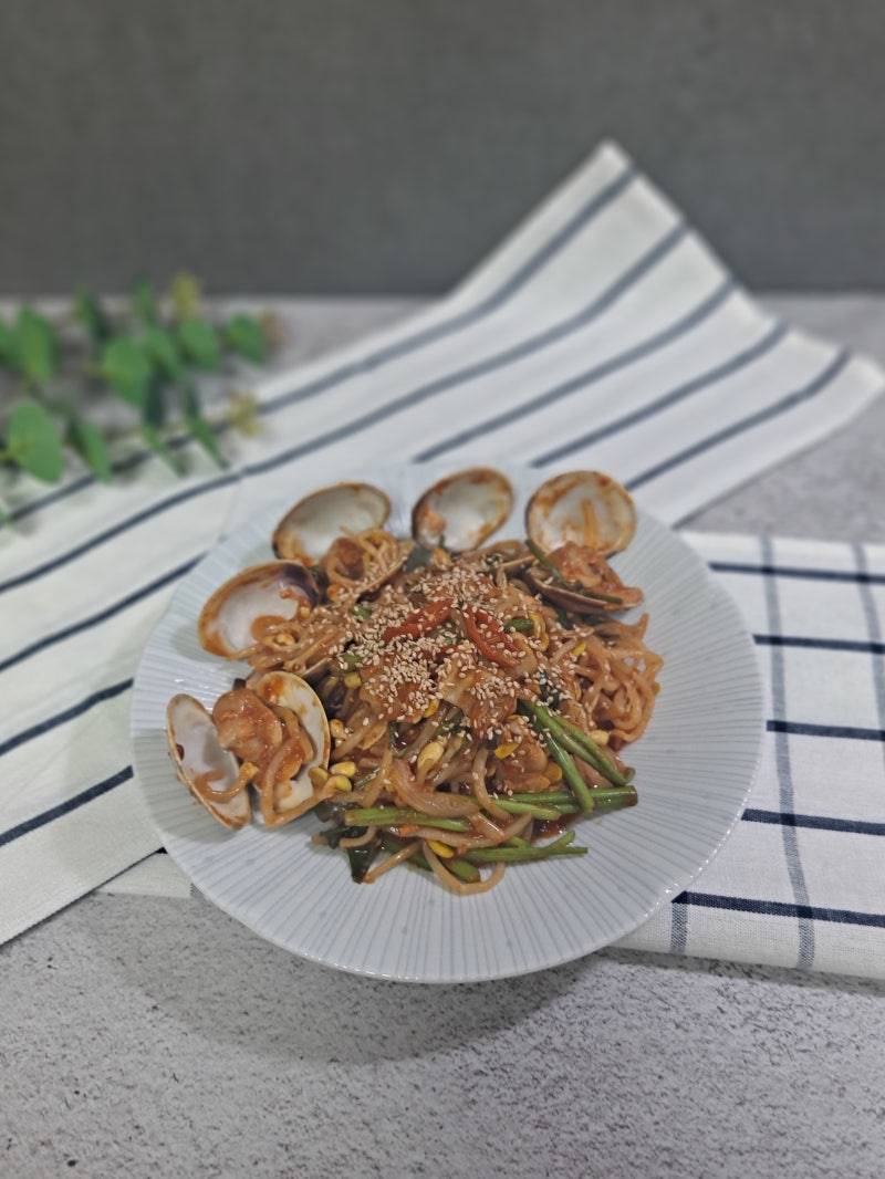 매콤하고 감칠맛 나는 백합조개찜 만들기 백합조개찜레시피 와 언제 먹어도 맛있는 볶음밥....