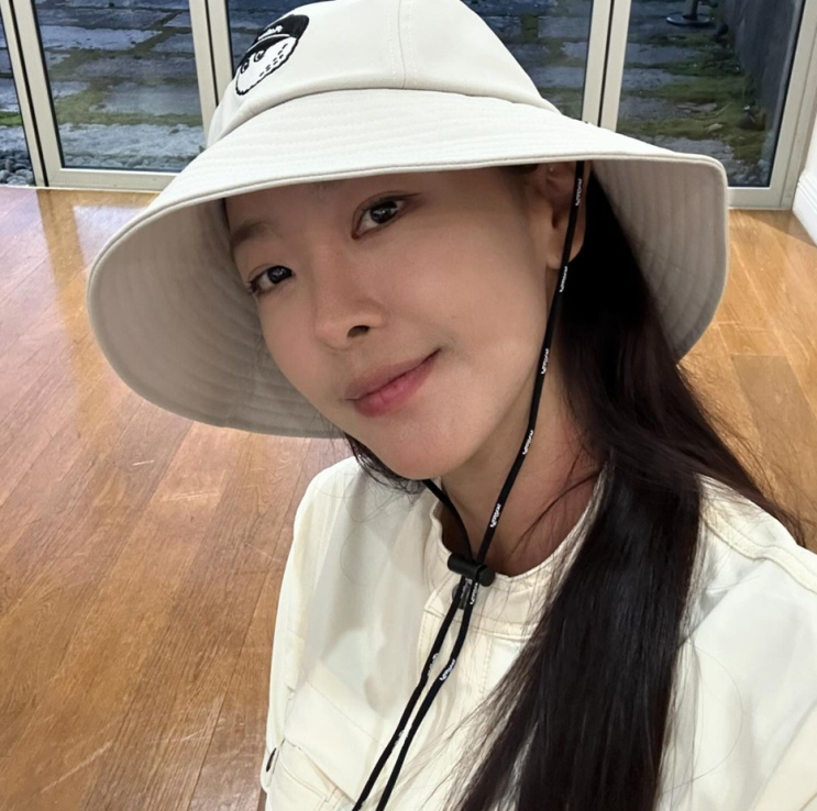  골프웨어 브랜드 말본의 여자 골프 모자로 필드를 즐긴 고원희의 예쁜 바이저 썬캡과 버킷햇 정보와 가격