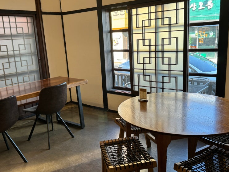  고양이가 있는 아늑한 군산 카페 신민회
