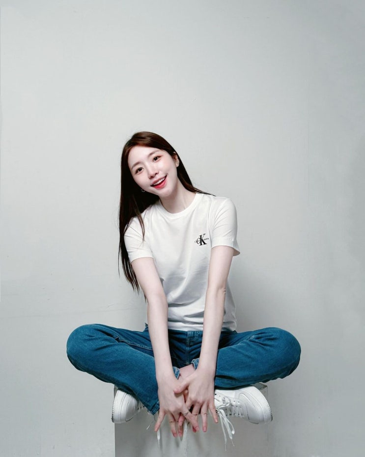  데이트 때 남자 친구가 좋아 하는 여친룩으로 꾸안꾸 그 잡채인 CK 캘빈클라인 반팔 여자 티셔츠 코디 추천 W. 성해은