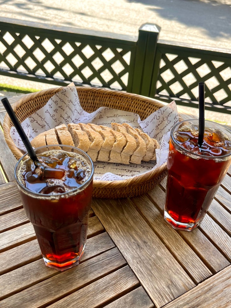  진해 석동 베이커리카페 안나카페, 커피도 빵도 맛있는 따뜻한 커피집