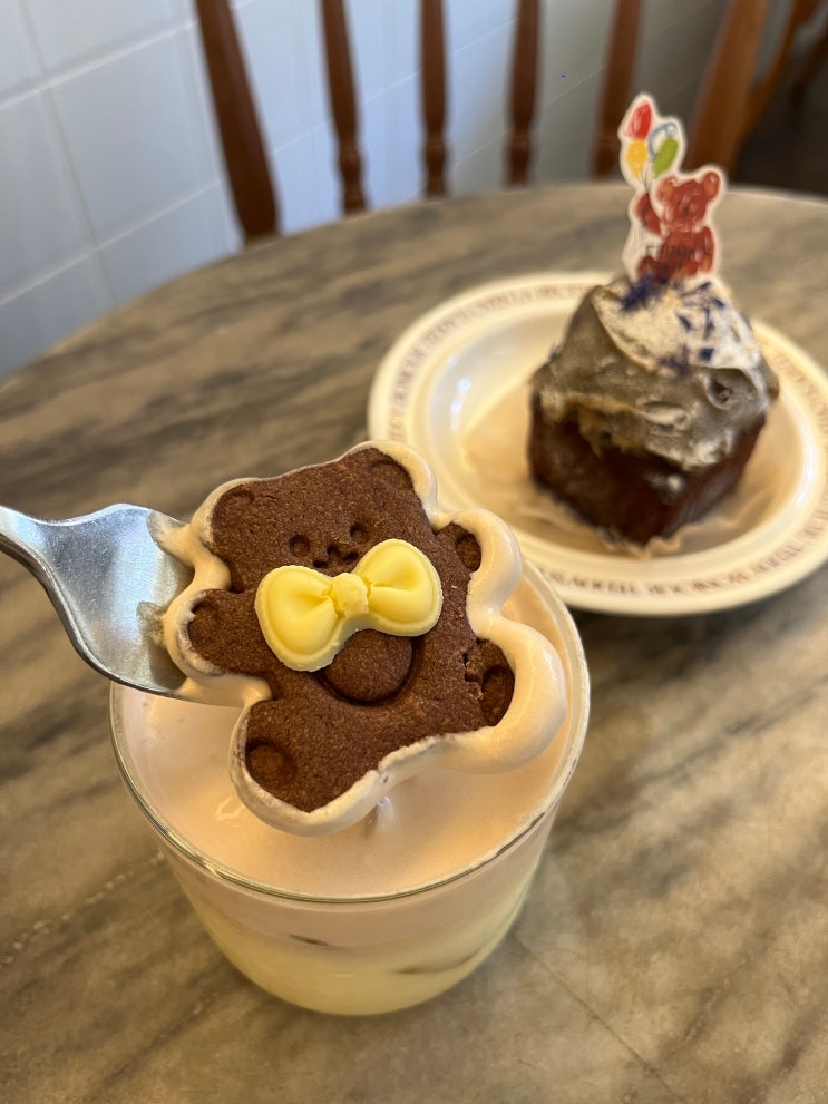  채광좋은 뚝섬 대형카페 서울숲 디저트 카페 테디스오븐 Teddy's Oven