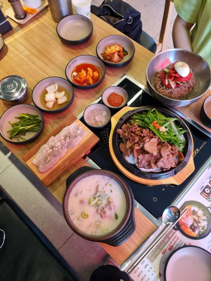 교대역 국밥 맛집 수육국밥 냉면 맛있는 더진국 24시 혼밥 O.K