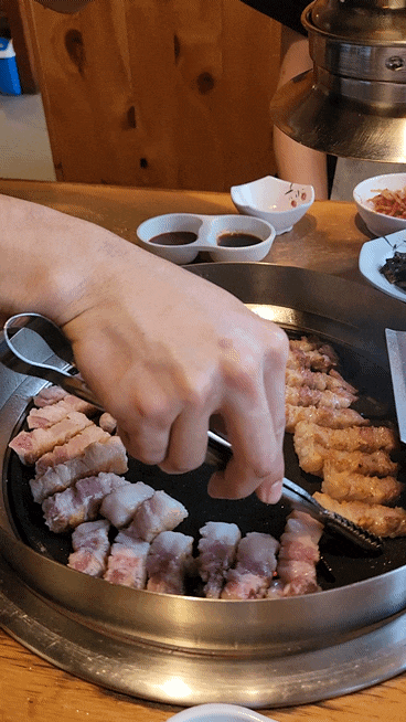  대구 서구 맛집 고기굽는남자 서구청점 전문가가 구워주는 맛있는 삼겹살