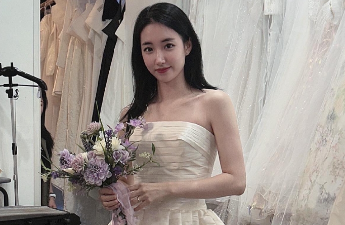 '배동성 딸' 배수진, 첫사랑과 재혼 결혼식 현장 공개...신랑 배성욱은 누구? '배동성 딸' 배수진, 첫사랑과 재혼 결혼식 현장 공개...신랑 배성욱은 누구?