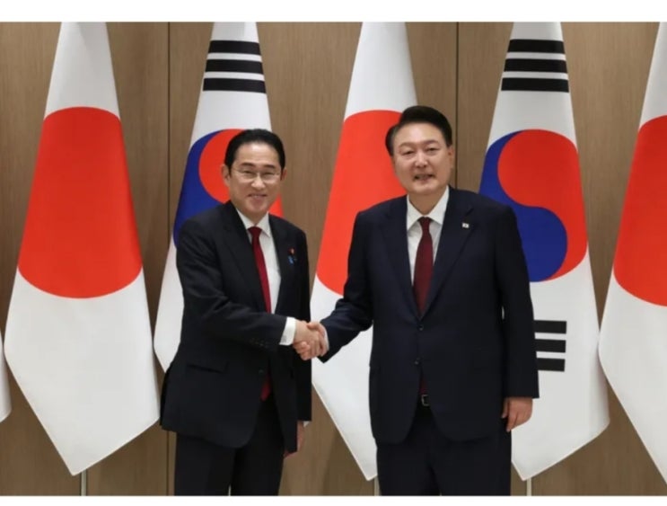 일본 총리에 ‘<b>라인 사태</b>’ 유감 표명조차 안 한 윤 대통령... 