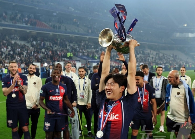 PSG, 쿠프 드 프랑스 우승으로 <b>3관왕</b> 달성 <b>이강인</b>, 데뷔 시즌... 