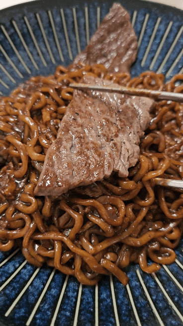  (방구석 시식회) 일요일엔 내가 짜파게티 요리사 -짜파게티 더 블랙- 건면 라면