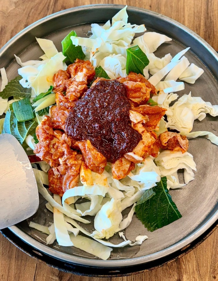  강원도 춘천 대표 먹거리 닭갈비 맛집 춘천 통나무집닭갈비