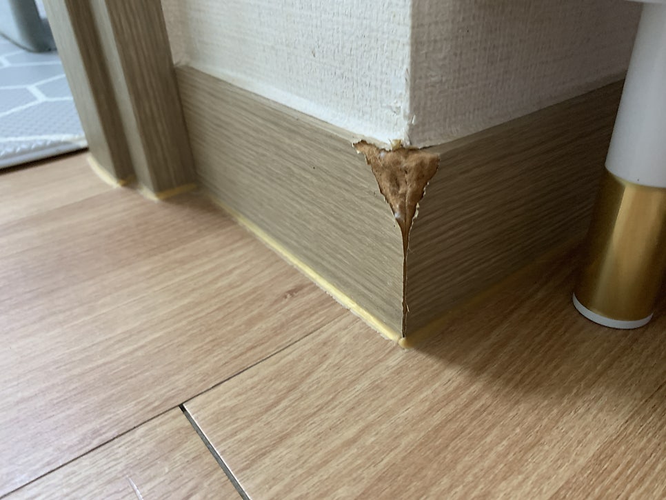걸레받이시트지시공 까진몰딩복원