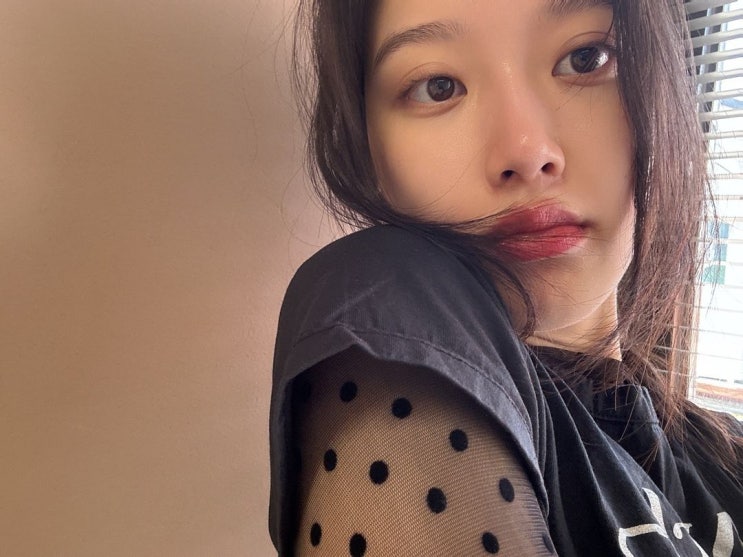  문가영, 큰 눈망울 돋보인 '초근접' 셀카에 한줌 허리 반전 몸매...팬들 시선 사로잡아
