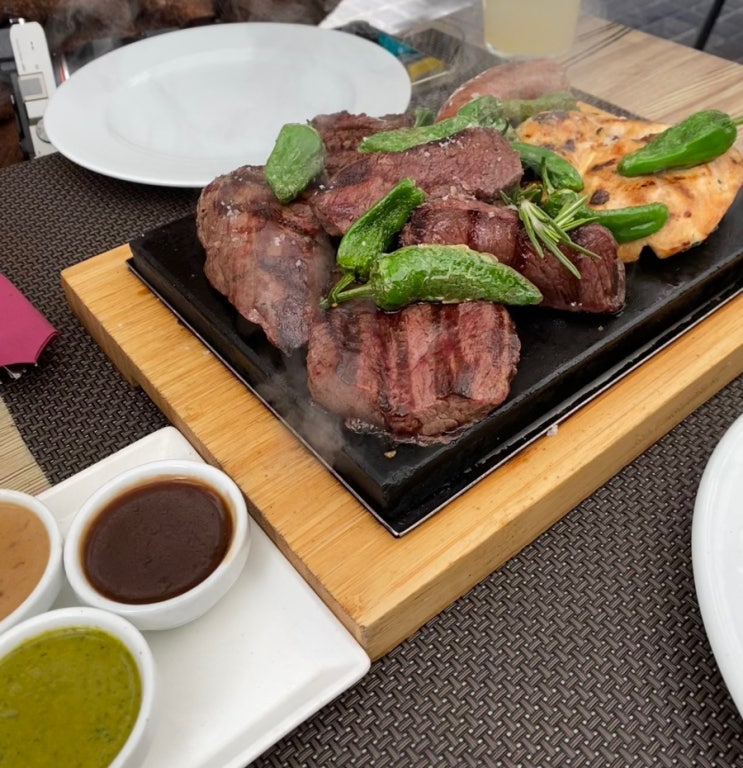  [스페인 여행 | 바르셀로나 맛집] 사그라다 파밀리아 근처 스테이크 맛집 The Venue Stake House 후기